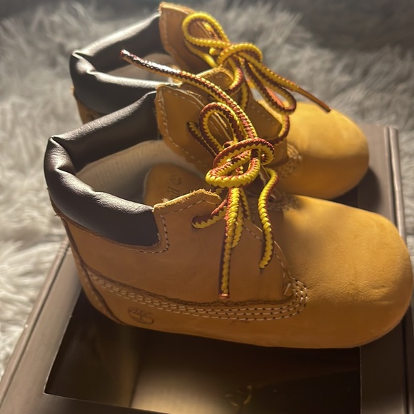 New infant timberland booties - Picture 3 of 6